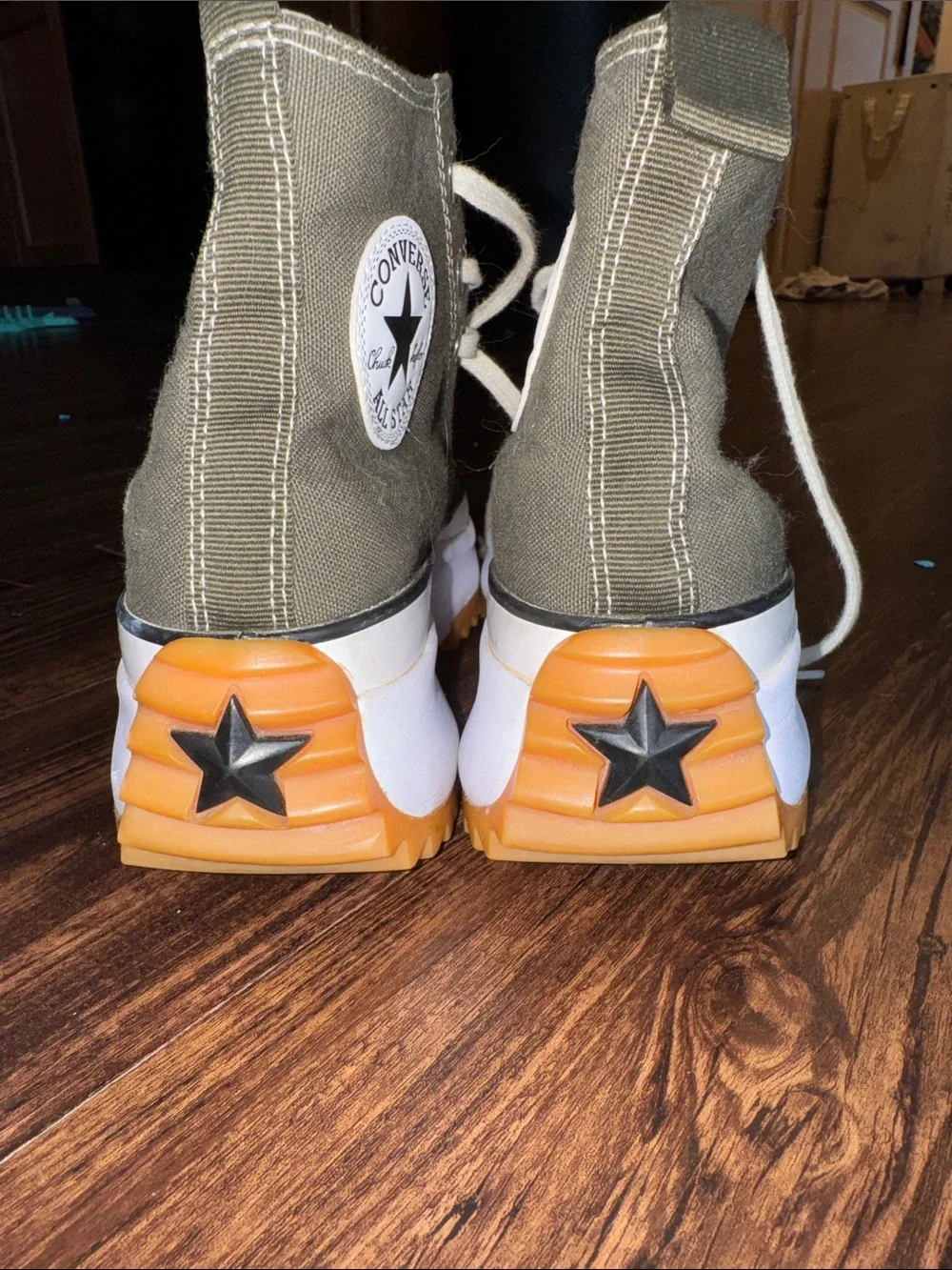 Woman’s Platform Sage Green Chuck Taylor Converse